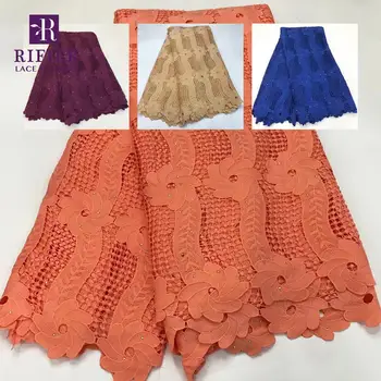 2019 Afrikanske Lace Fabrics Med Rhinestones I Lilla Senegal Broderier Bryllup Kjoler Mælk Silke Sten Vandopløseligt Materiale
