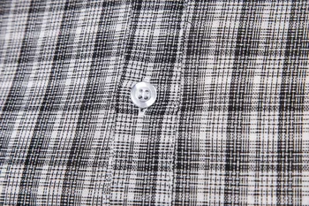 2020 sommeren nye mænds kortærmet skjorte stå krave Europæiske kode casual mode semi-cardigan afdækning mørke grid mandlige bluse