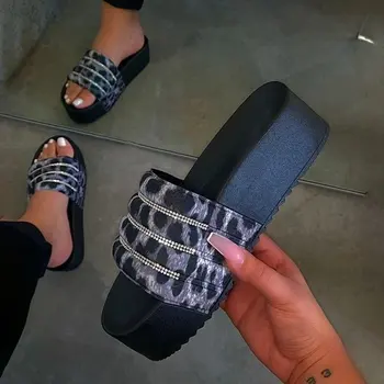 2021 Kvinder Vandtæt Platform Tyk Bund PU Tøfler Slik-farvede Beach Sandaler Udendørs Vilde Fashion Damer