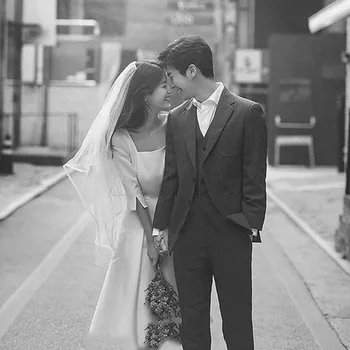 2021 Nye franske Lys Brudekjole Half Sleeve Satin Wedding Dress Båd Hals Mid-kalv Luksus Bryllup Kjoler Plus Size
