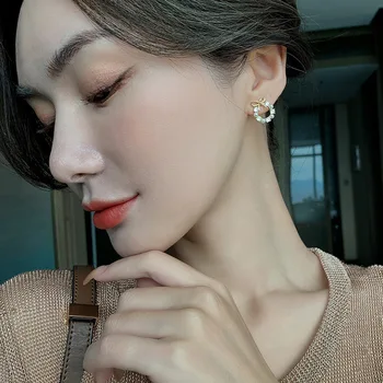 2021 Nye Koreanske Elegante Trendy Runde Krystal Krans Bue Stud Øreringe Til Kvinder Imiteret Perler Smykker Oorbellen Gave