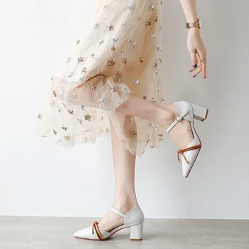 Baotou kvinders sandaler 2021 sommeren nyt ord med spids tå tyk med en blød tunge høje hæle alle-match temperament kvinder sko