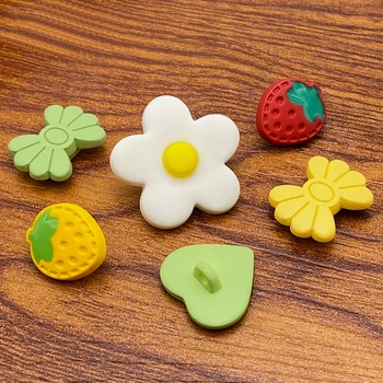 Blomst Sy Knapper til Tøj Farvet børn er håndsyet Plast spænde sy tilbehør Diy håndværk Dekorative knapper