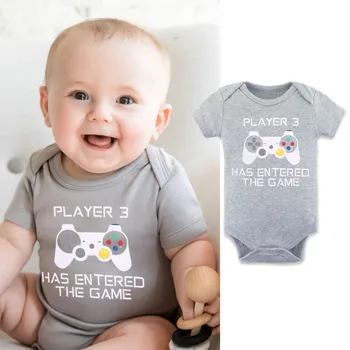 Casual Spædbarn Baby Drenge Tøj Korte Ærmer Sparkedragt til Baby Pige Spiller Spil Brev Ropa Print Kids Tøj er One Piece Jumpsuit