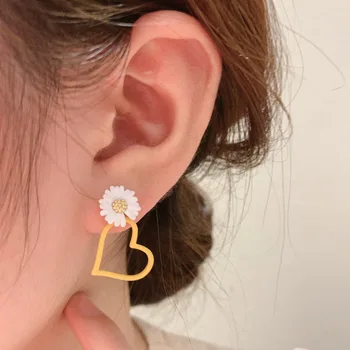 CH-625 925 sølv nål hvid lille daisy elsker asymmetrisk øreringe fransk temperament øreringe ins candy farve net røde øreringe