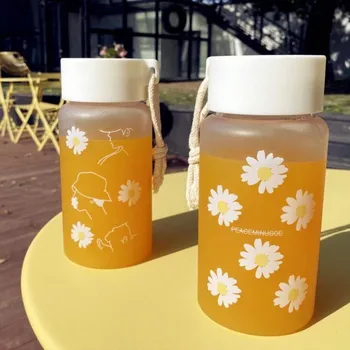 De gennemsigtige Plast-Vand Flaske 500ml Daisy Mønster Bærbare Matteret Tekande med Lanyard Tætte Udendørs Drikke Redskaber