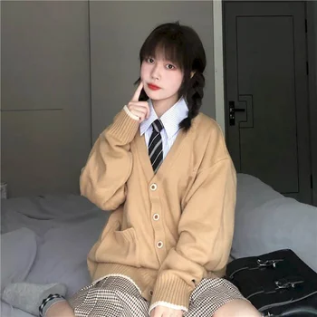 Efterår passer til kvindelige studerende koreanske version løs V-hals cardigan sweater jakke + stribet t-shirt + plaid nederdel three-piece suit