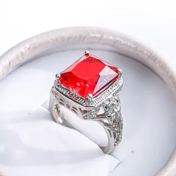 Engros Ladies Retro Rød Firkantet Terning Simpel måde Sølvfarvet Metal Ring Kvindelige Smykker til Kvinder