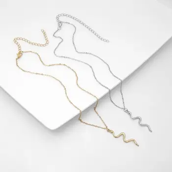 Enkel Halskæde Retro Single-layer minoritetskvinder Snake-formede Vedhæng Buede Geometriske Hals Smykker