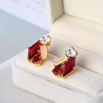 Europæiske og Amerikanske Mode Smykker Engros Simpel måde Diamond Diamond Rød Vilde Øreringe Blandet Parti Kvindelige