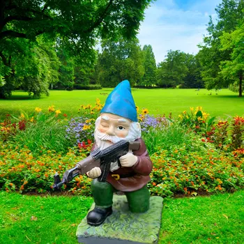 Harpiks Gnome-Statue Hånd-Malet Sjove Våben Gnome Skulptur Græsplæne Ornament Udendørs Haven Figur Yard Art Indretning for Gårdhave Græsplæne