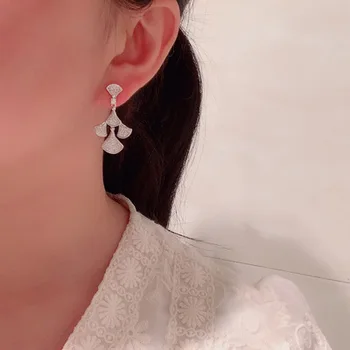 Lille kvast nederdel øreringe søde og elegante online kendte dame temperament stjerne med Tong Liya gradient fan øreringe