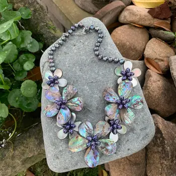 Mode Smykker Charmerende Sort ferskvandsperle abaloneskal blomst choker halskæde til kvinder