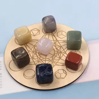 Naturlige syv chakra cube terapi array lovende mønster + piedestal
