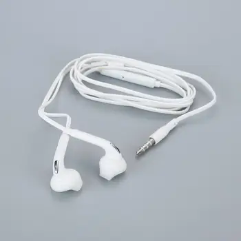 Nyeste Super Bass Universal Stereo 3,5 mm In-Ear Øretelefon Sport 3 Farve Headset Med en Hovedtelefon til Iphone Til Mobiltelefon