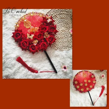 PEORCHID Kunstige Roser Lugning Røde blomster Brude Hånd Buket Fan Kinesisk Stil Guld Metal Brude Hånd Fan Tilbehør