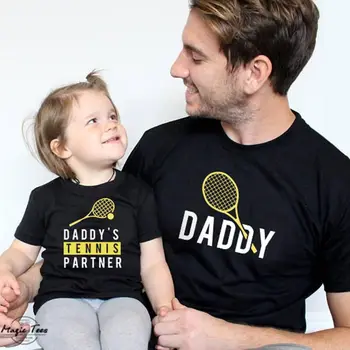 Personlighed kreative sort og rød kortærmede loose montering far og søn outfit tennis tegnefilm alfabet print shirt sommer
