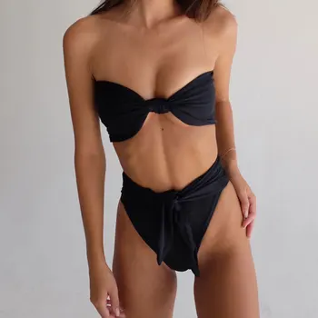 Sexet kvinde polka dot bikini split høj talje bandage bikini slank krop vis brystet strand ferie rejser