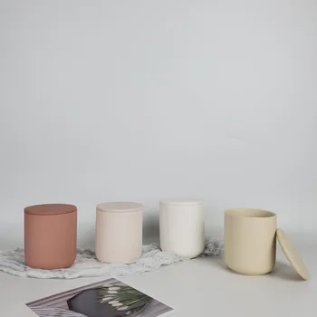 Skræddersyede kreative runde mat keramisk lys kop med låg, sæt håndlavede aromaterapi stearinlys keramik krukke