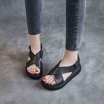 Sorte tykke såler sandaler kvinder læder 2021 sommeren nye alsidige åben tå mode fritids-høje hæle hældning hæl kvinder sko