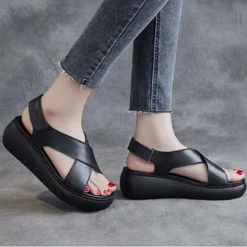Sorte tykke såler sandaler kvinder læder 2021 sommeren nye alsidige åben tå mode fritids-høje hæle hældning hæl kvinder sko