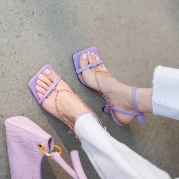 Stiletto åben tå lilla sandaler 2021 sommeren nye stil koskind firkantet tå kæde fe style høje hæle kvinder